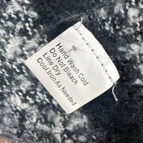 Cozy Knit Poncho Shawl With Fringe Hem Gray & Black One Size Fits All - Picture 3 of 4